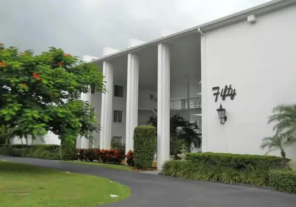 50 Harbor View Ln #23, BELLEAIR BLUFFS, FL 33770