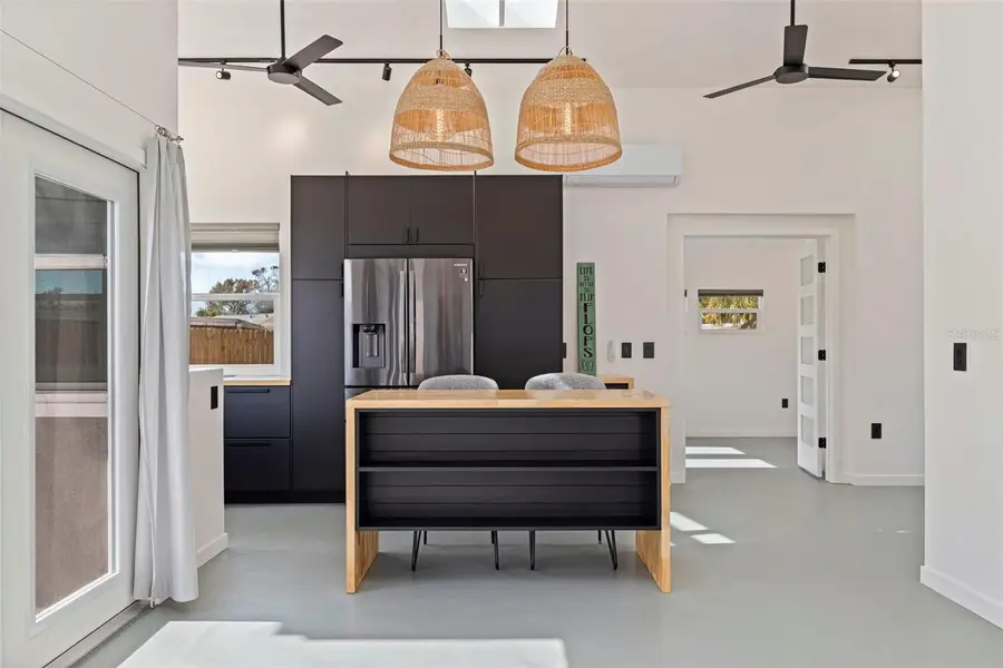 890 65th Street S, Saint Petersburg, FL 33707 - #3