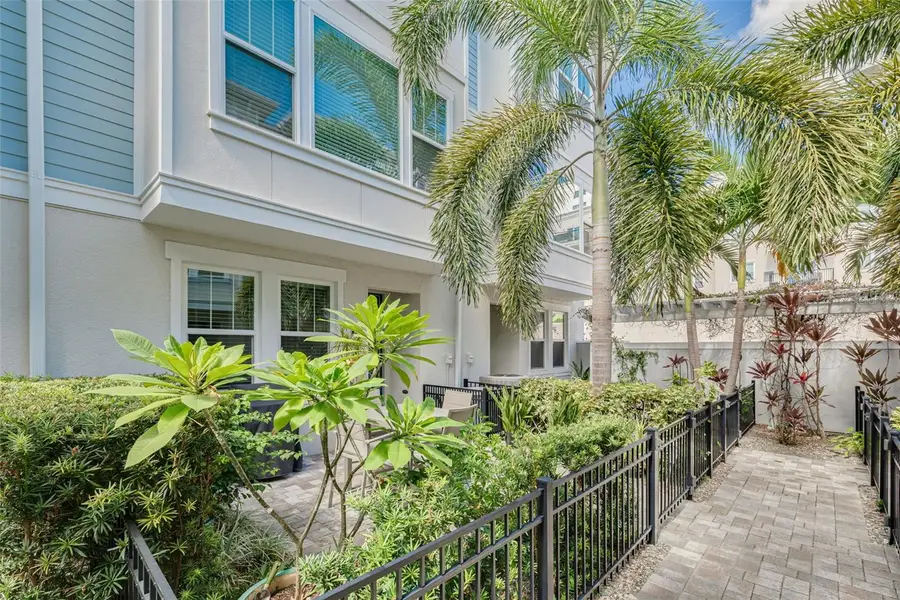 835 Burlington Avenue N, Saint Petersburg, FL 33701 - #2