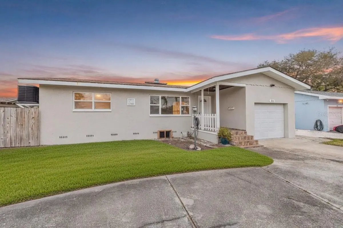 211 89th Avenue N, Saint Petersburg, FL 33702 - #1