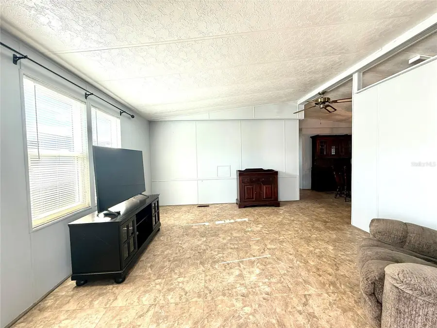 225 N Saint Thomas Circle, Apollo Beach, FL 33572 - #3