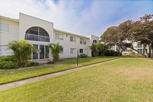 4480 Overlook Drive Ne #12, ST PETERSBURG, FL 33703