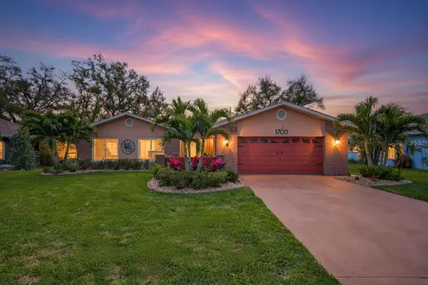 1700 Glen Lakes Boulevard N, ST PETERSBURG, FL 33702