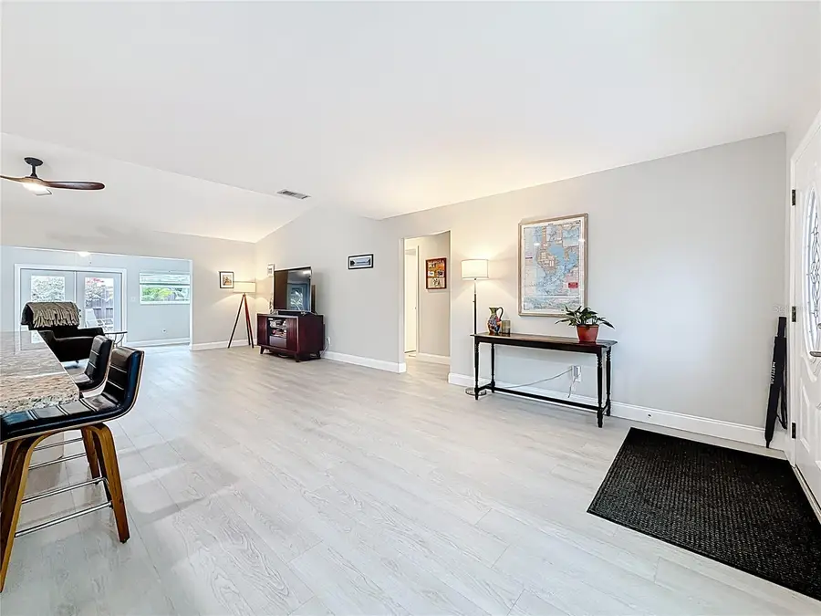 2400 Granada Circle W, Saint Petersburg, FL 33712 - #3