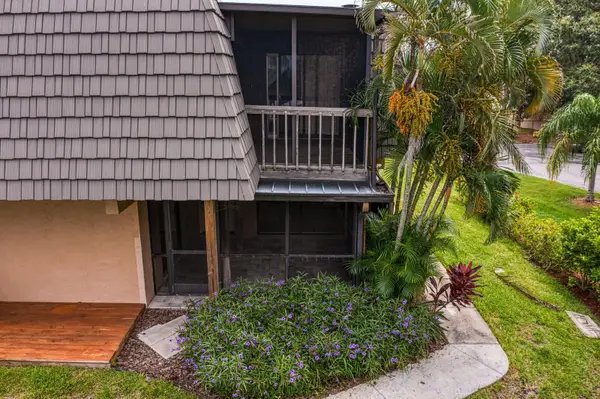 9342 Tradewinds Avenue, SEMINOLE, FL 33776