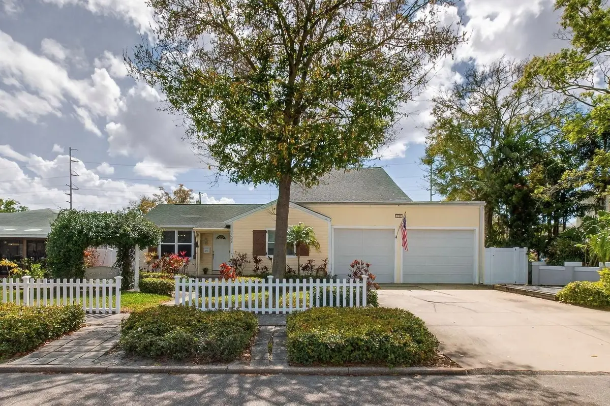 4728 13th Avenue N, Saint Petersburg, FL 33713 - #1