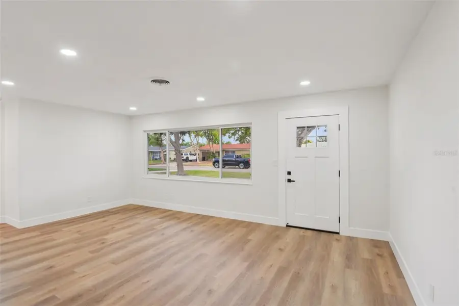 920 43rd Avenue Ne, Saint Petersburg, FL 33703 - #3