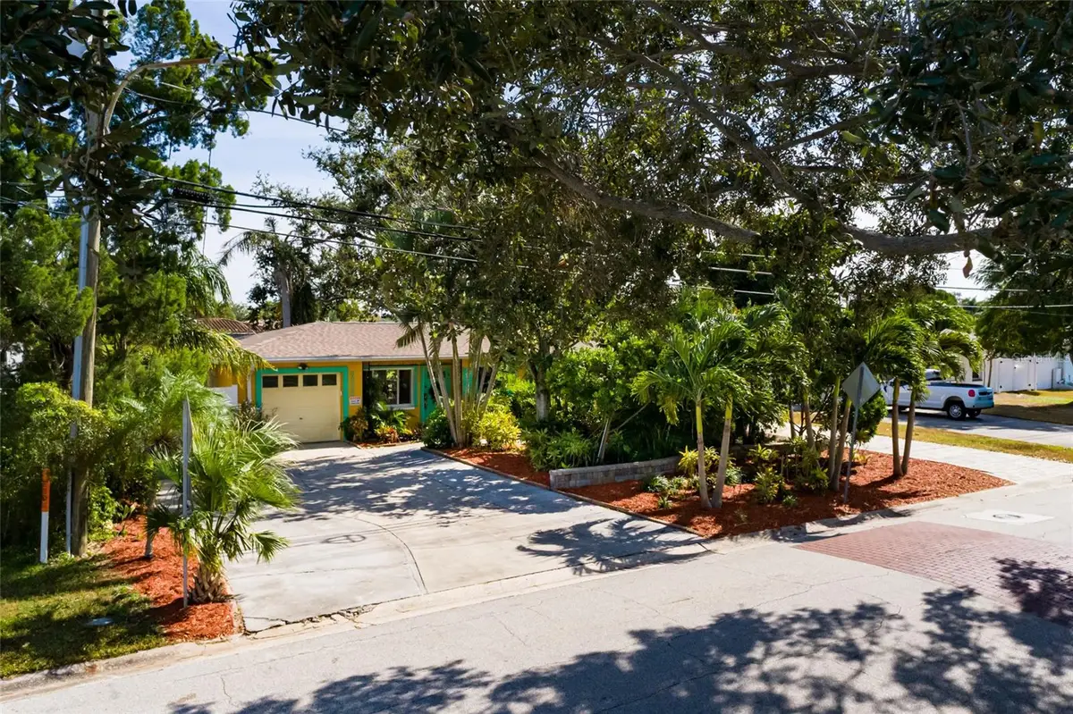 9665 2nd Street N, Saint Petersburg, FL 33702 - #1