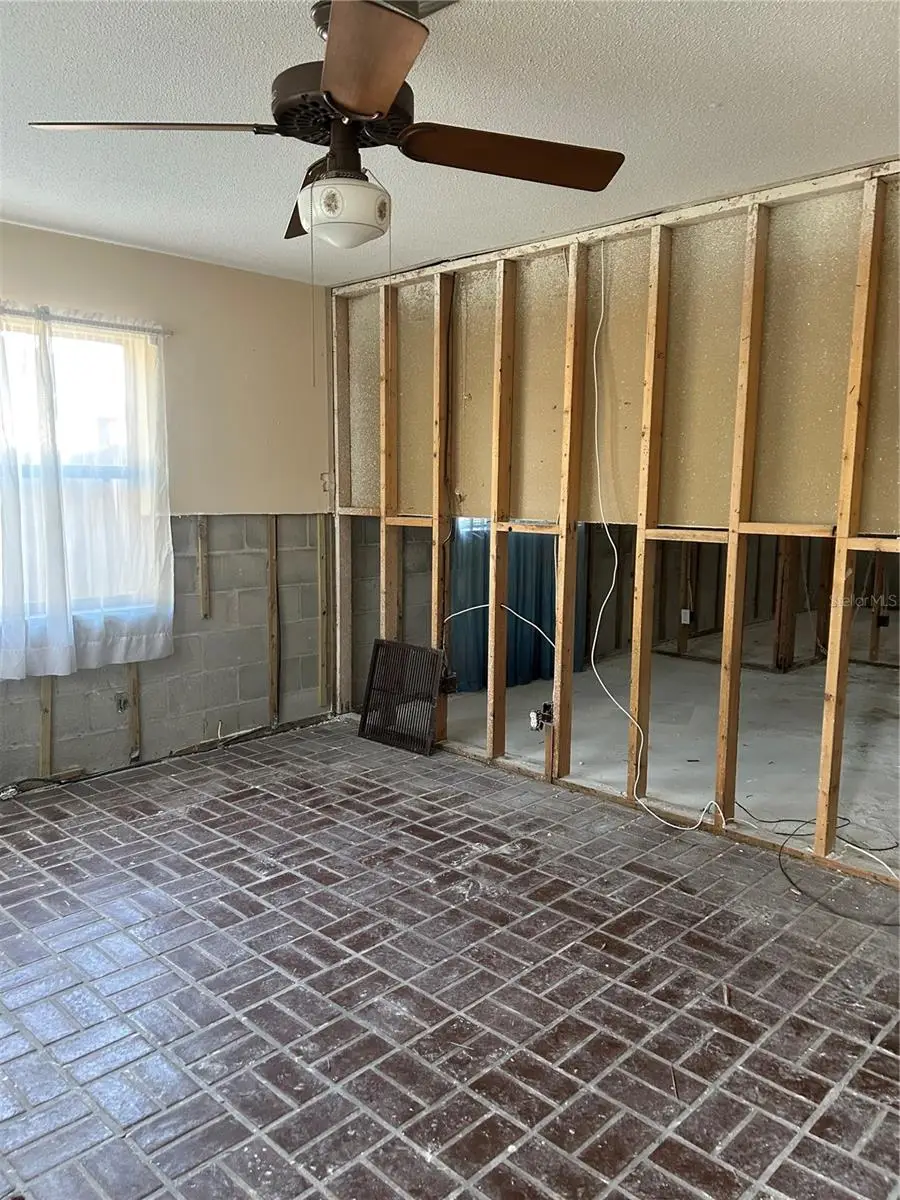 1758 Michigan Avenue Ne, Saint Petersburg, FL 33703 - #2