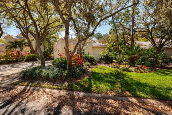 380 Fan Palm Court Ne, ST PETERSBURG, FL 33703