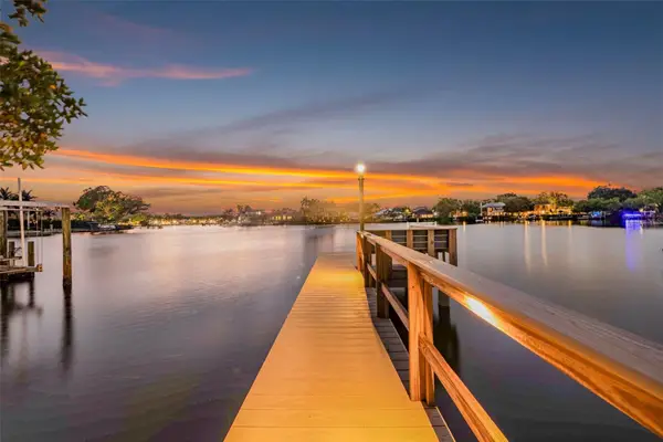 490 Coffee Pot Riviera Ne, ST PETERSBURG, FL 33704