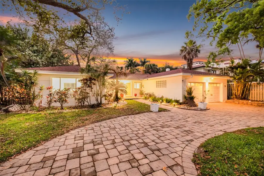 490 Coffee Pot Riviera Ne, Saint Petersburg, FL 33704 - #3