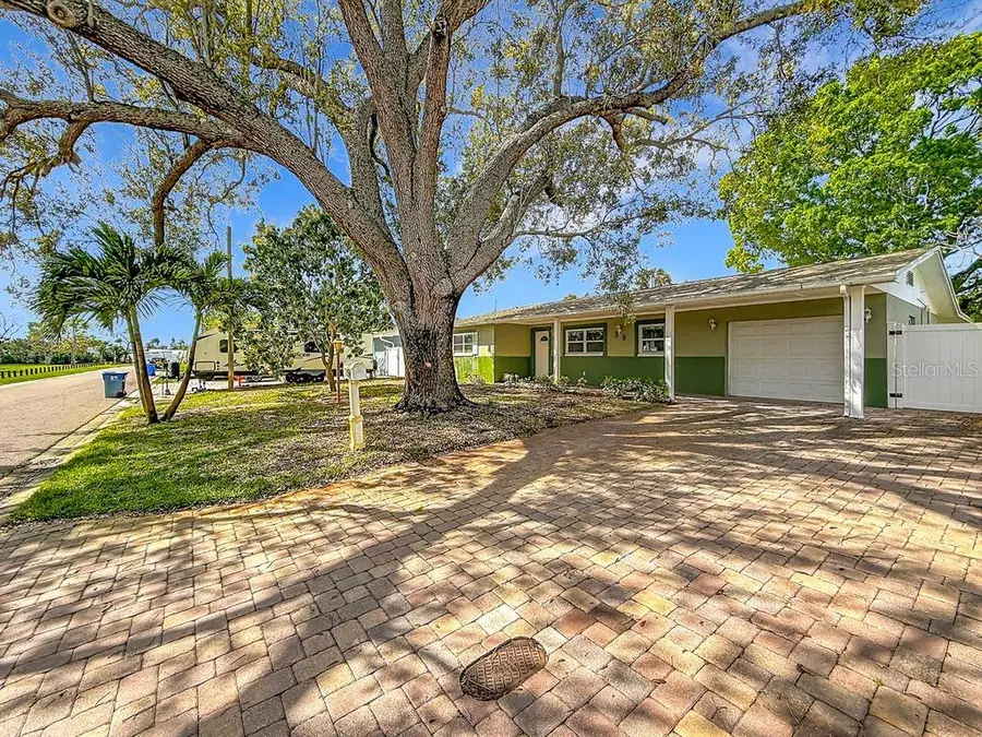 7454 Locust Street Ne, Saint Petersburg, FL 33702 - #3