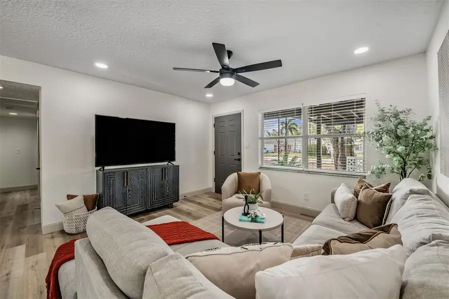 7619 33rd Avenue N, Saint Petersburg, FL 33710 - #3