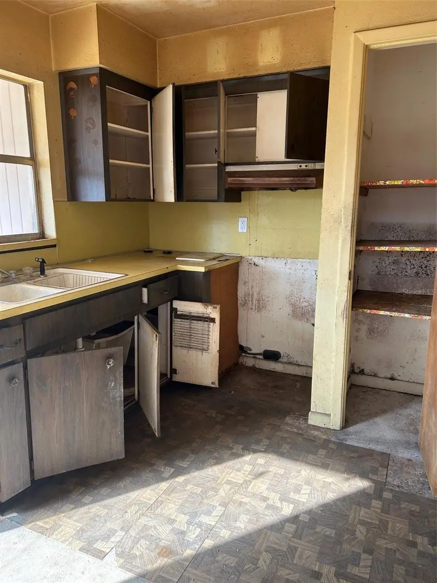 1766 Michigan Avenue Ne, Saint Petersburg, FL 33703 - #2