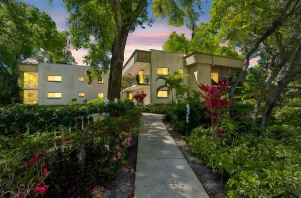 3300 Fox Chase Circle N #202, PALM HARBOR, FL 34683