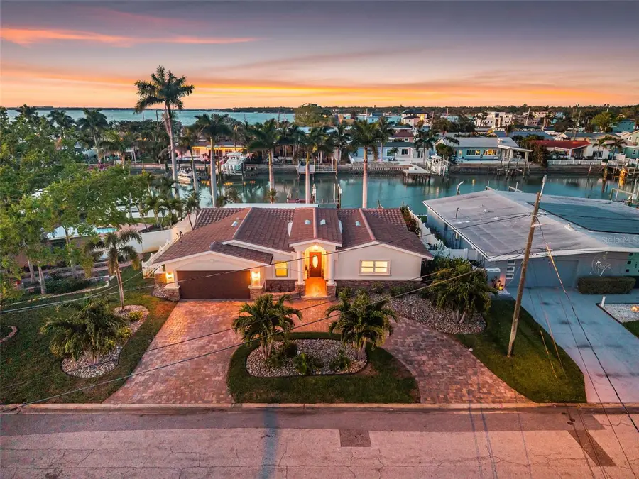 7991 1st Avenue S, Saint Petersburg, FL 33707 - #2