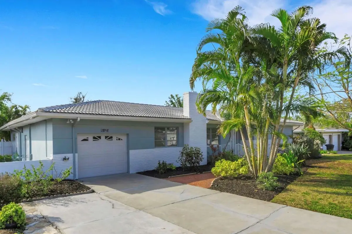 7912 Garden Drive N, Saint Petersburg, FL 33710 - #1