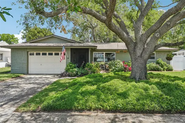 11469 Imperial Grove Drive E, LARGO, FL 33774