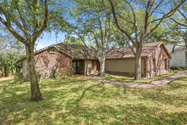 1212 Weybridge Lane, DUNEDIN, FL 34698