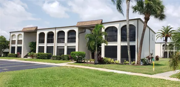 7701 Starkey Road #102, SEMINOLE, FL 33777