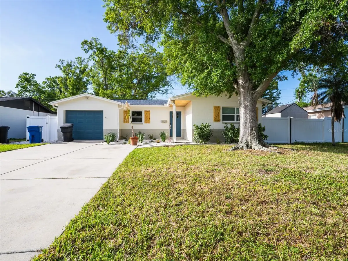 300 84th Avenue Ne, Saint Petersburg, FL 33702 - #1