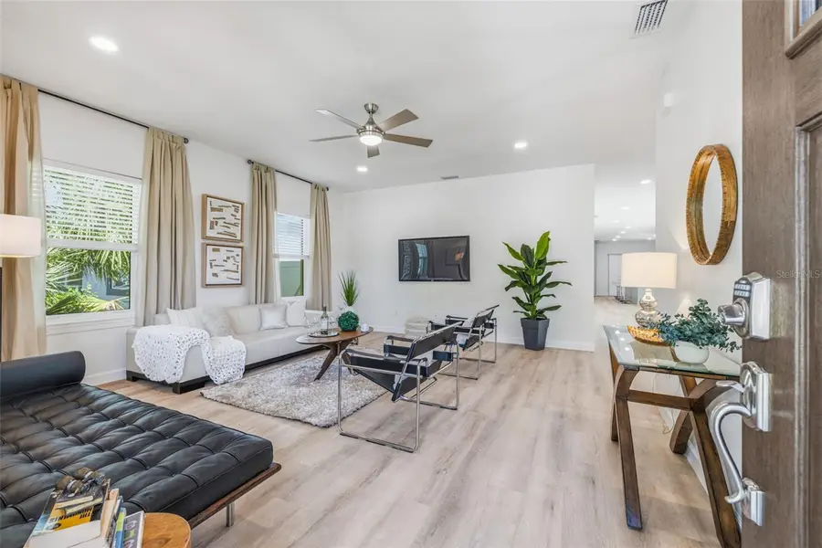 494 39th Avenue N, Saint Petersburg, FL 33704 - #3