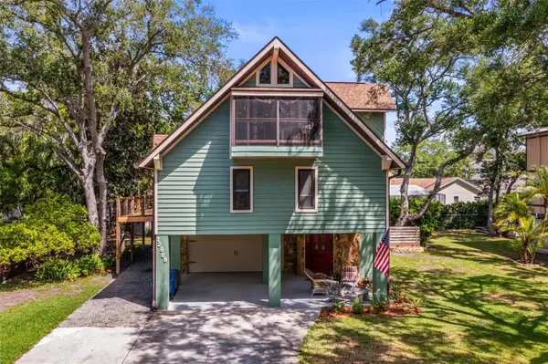 12869 Poinsettia Avenue, SEMINOLE, FL 33776