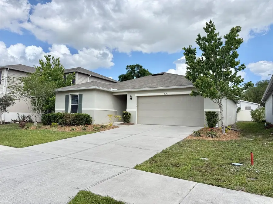 9242 Freedom Hill Dr, Seffner, FL 33584 - #2