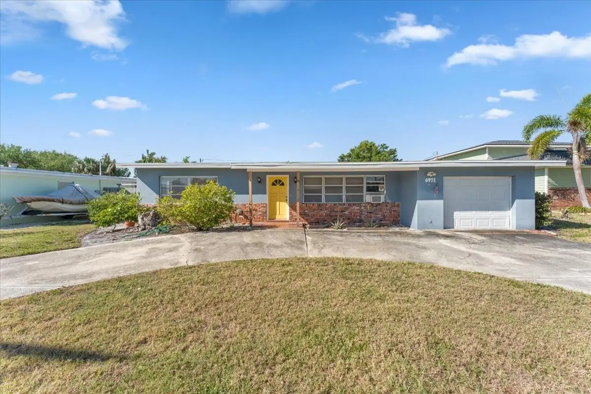 6971 Grande Vista Way S, Saint Petersburg, FL 33707 - #1