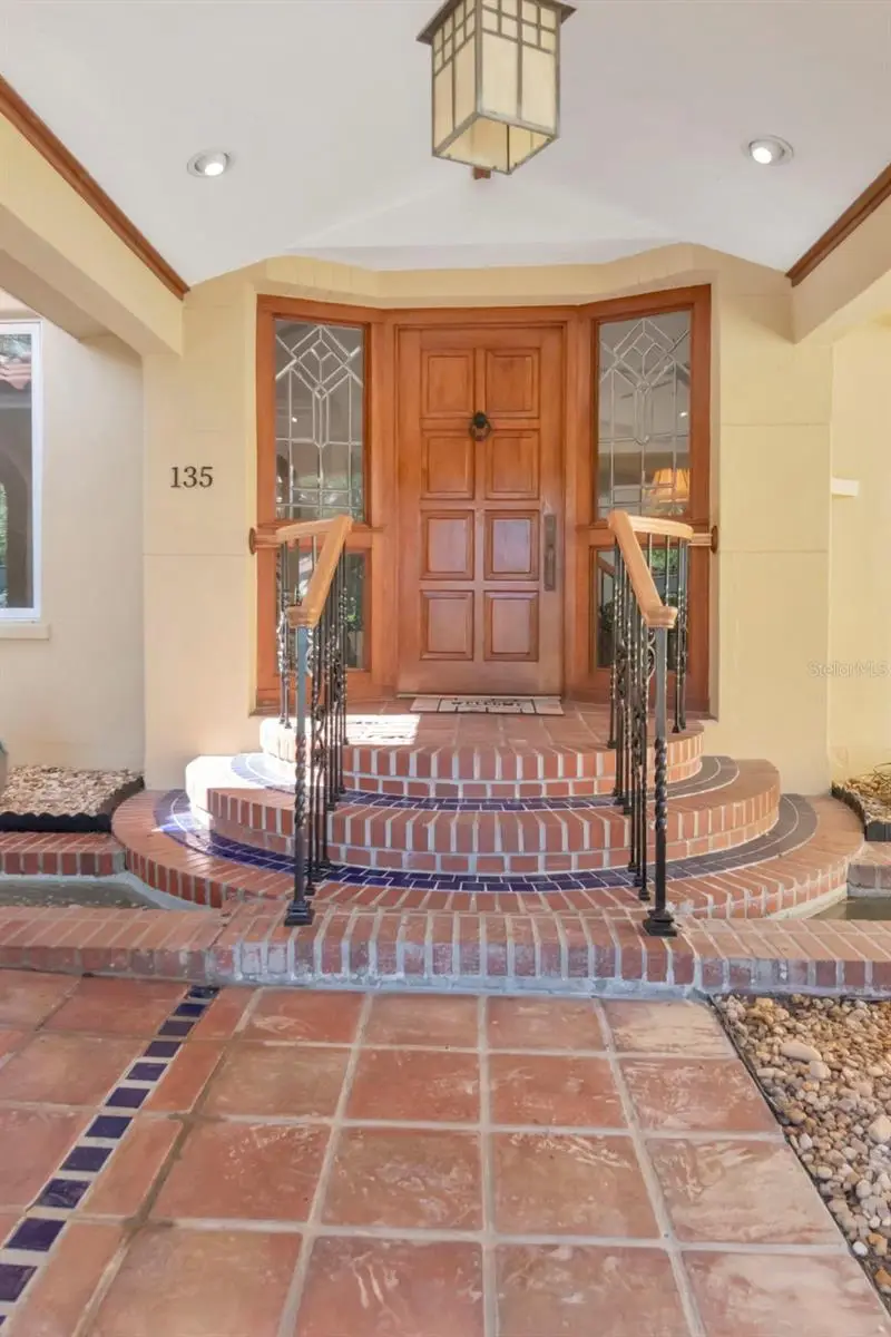 135 25th Avenue Ne, Saint Petersburg, FL 33704 - #2