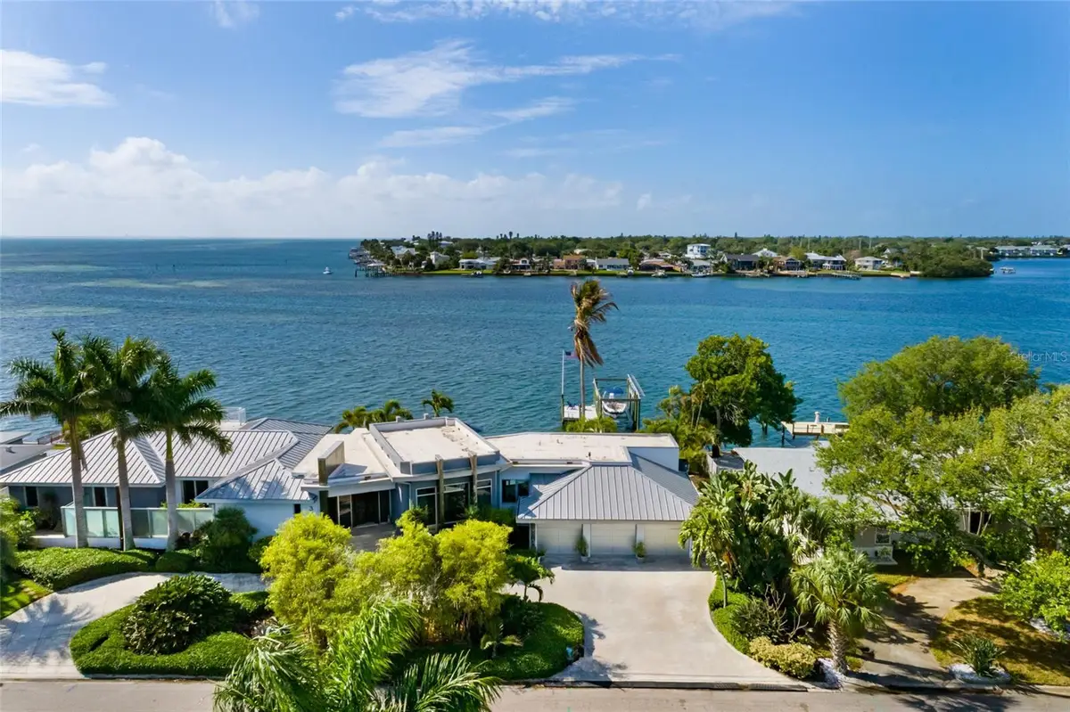 360 26th Avenue Se, Saint Petersburg, FL 33705 - #1