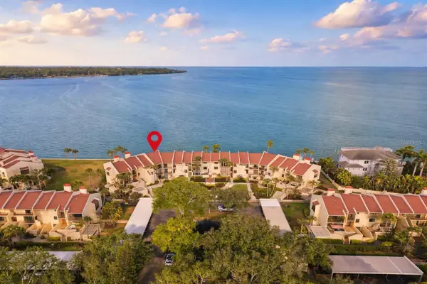 7540 Sunshine Skyway Lane S #T35, ST PETERSBURG, FL 33711