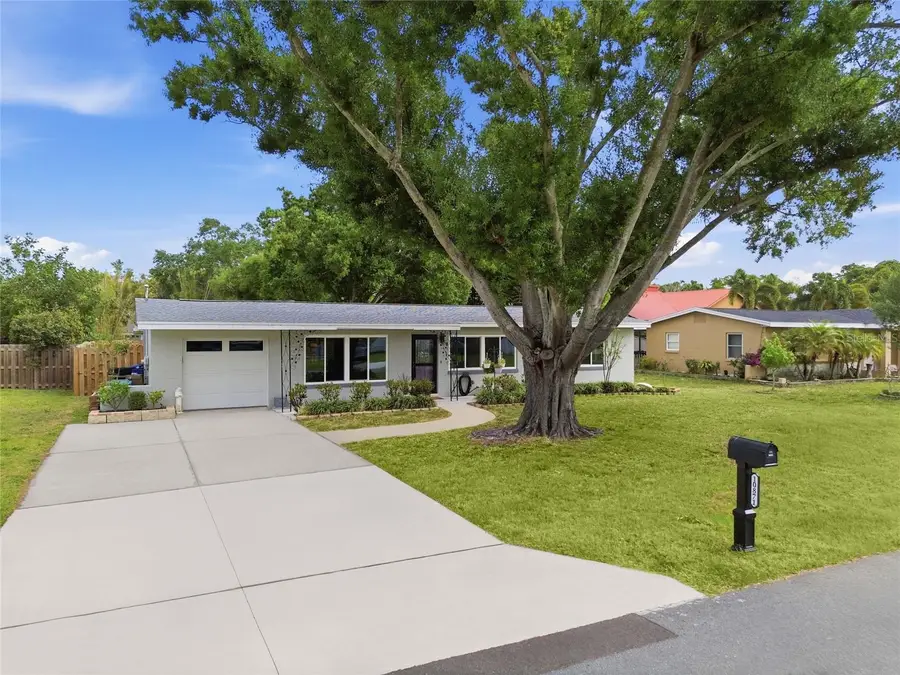 10871 Grove Terrace, Seminole, FL 33772 - #2