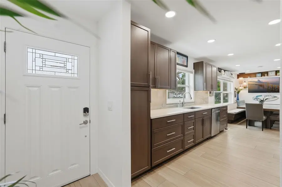 3698 61st Way N, Saint Petersburg, FL 33710 - #3