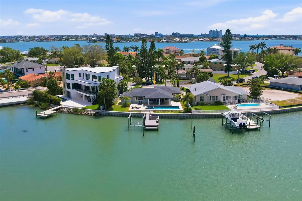 7172 S Shore Drive S, Saint Petersburg, FL 33707 - #1