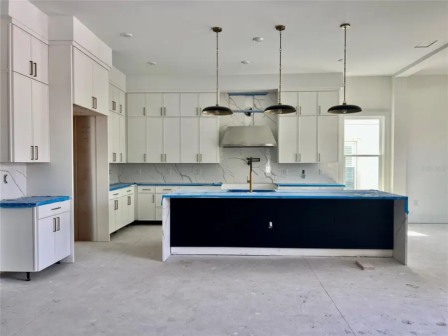 4633 W Kensington Avenue, Tampa, FL 33629 - #3