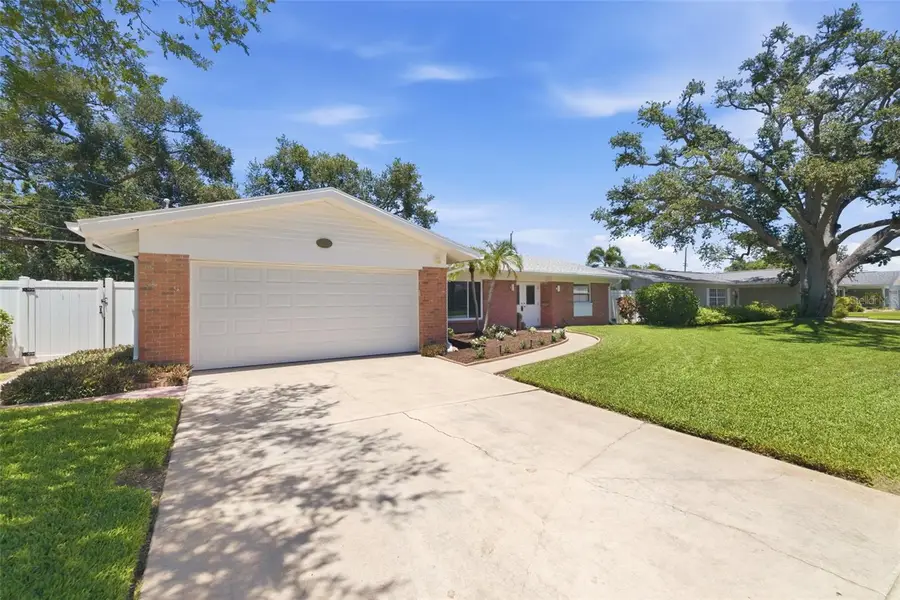 6477 33rd Avenue N, Saint Petersburg, FL 33710 - #2