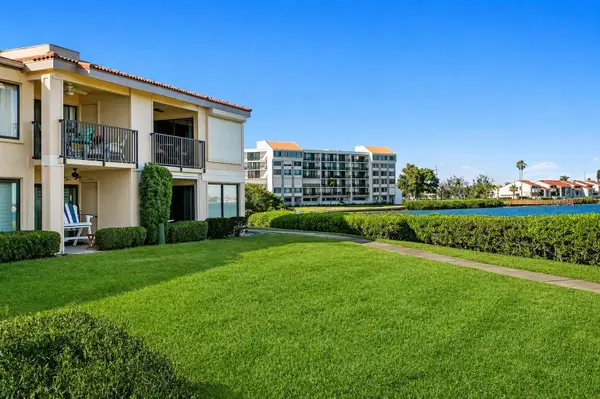 6104 Palma Del Mar Boulevard S #210, ST PETERSBURG, FL 33715