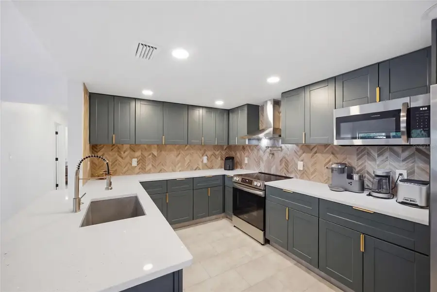 4014 W Rogers Avenue, Tampa, FL 33611 - #3