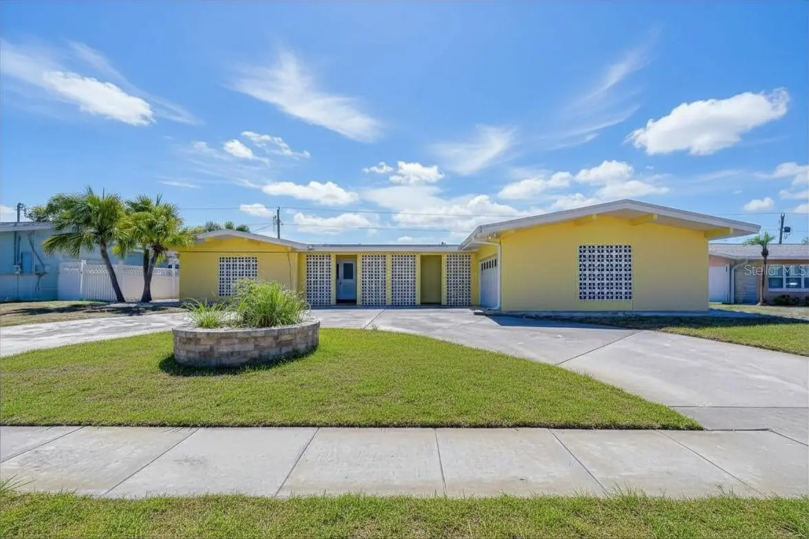 9625 Commodore Drive, Seminole, FL 33776 - #1