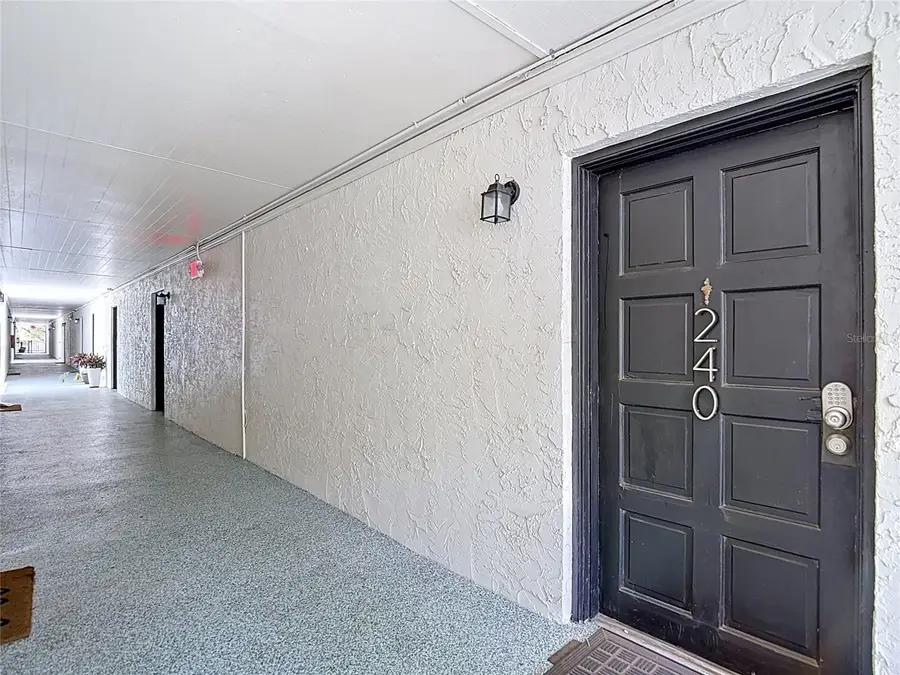 4611 W North B Street #240, Tampa, FL 33609 - #3