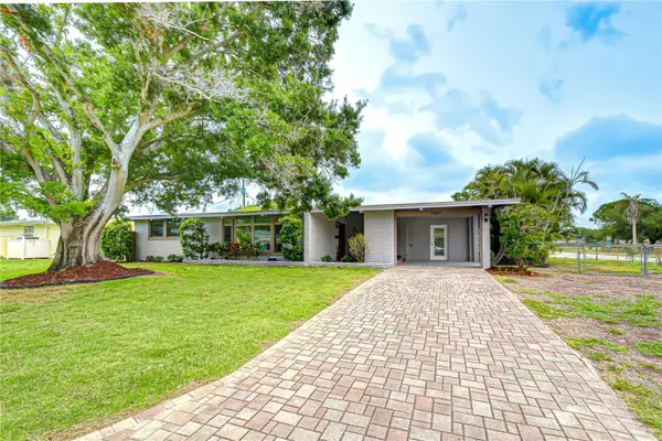 1901 Oxford Street N, ST PETERSBURG, FL 33710
