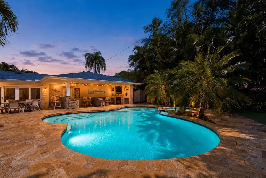 556 21st Avenue Ne, Saint Petersburg, FL 33704 - #3