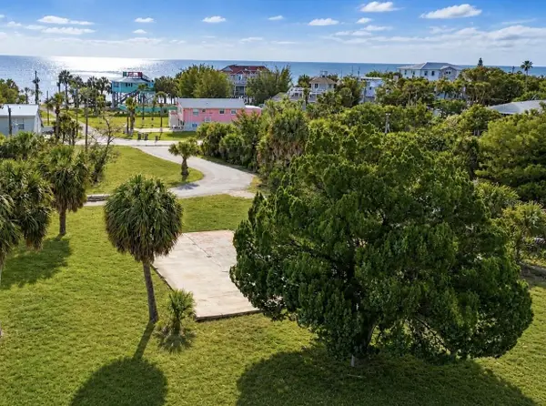 10166 Cabana Street, WEEKI WACHEE, FL 34607