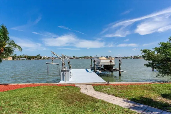 324 173rd Avenue E, NORTH REDINGTON BEACH, FL 33708