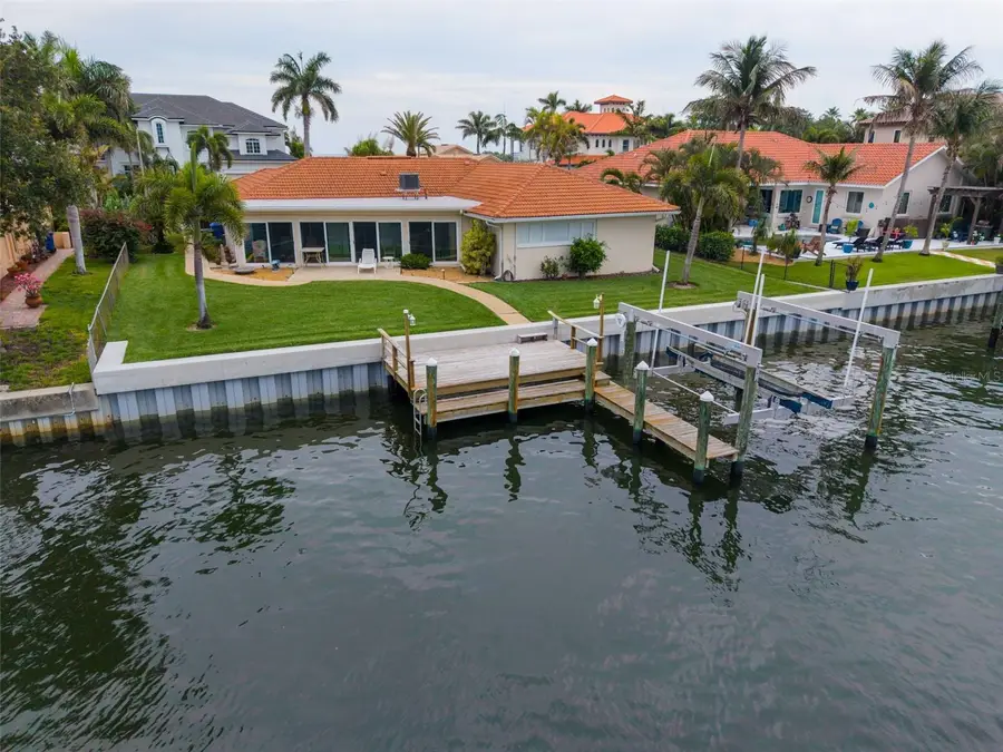 2041 Carolina Avenue Ne, Saint Petersburg, FL 33703 - #2