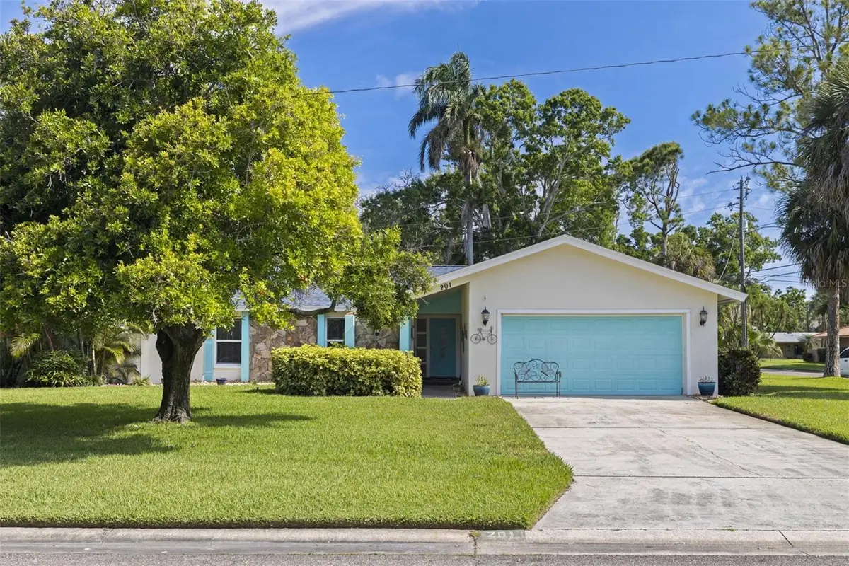 201 58th Avenue S, Saint Petersburg, FL 33705 - #1