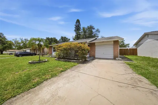 7976 Shadow Run Drive, LARGO, FL 33773