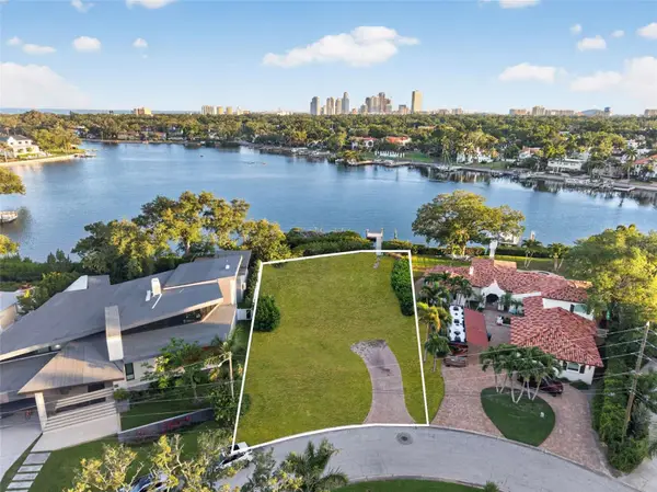 1026 Monterey Boulevard Ne, ST PETERSBURG, FL 33704